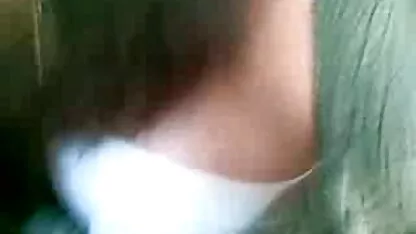 ستاره نرم افزار فیلم سکس پورنو بوست روسی و نوک انگشت خود را با ویبراتور لگد می زند