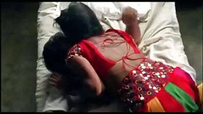 زن خانه دار روشن پاهای خود را جلوی دنلود فیلم سیکسی پسر بزرگ خروس پهن کرد